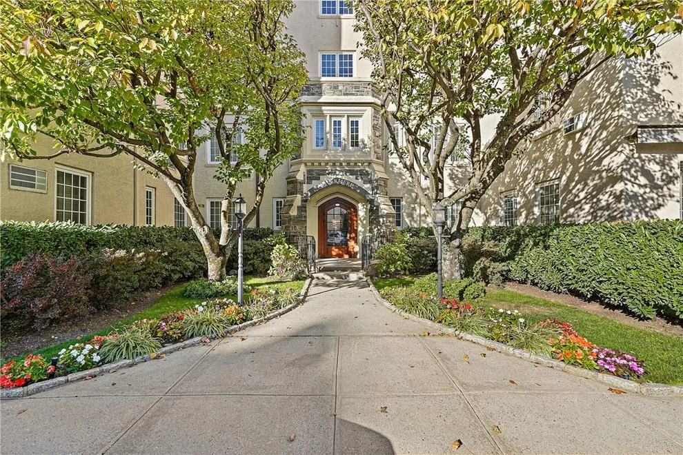 Unit for sale at 1 Rivermere, Eastchester, NY 10708