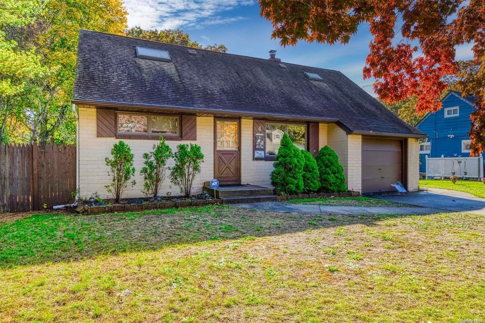 Unit for sale at 4 Krause Street, Islip, NY 11706