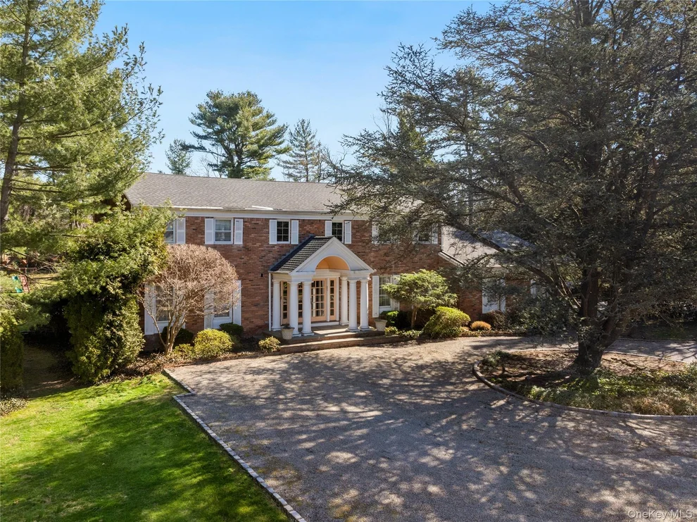 Unit for sale at 6 Longridge Lane, Oyster Bay, NY 11545