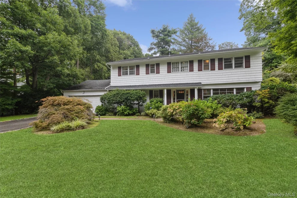 Unit for sale at 5 Hemlock Drive, North Hempstead, NY 11576