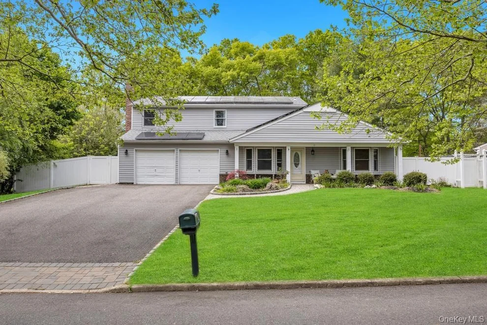 Unit for sale at 6 Grand Canyon Lane, Brookhaven, NY 11727