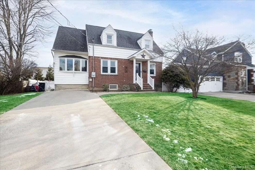 Unit for sale at 3195 Nantucket Lane, Hempstead, NY 11572