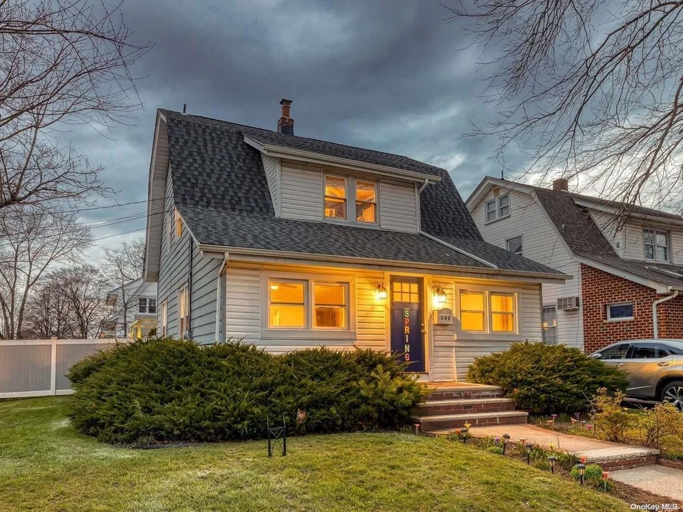 Unit for sale at 142 N Grove Street, Hempstead, NY 11580