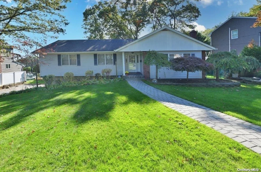 Unit for sale at 25 High Ridge Road, Oyster Bay, NY 11803