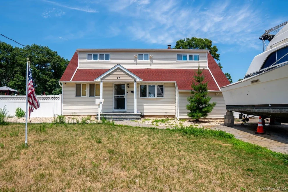 Unit for sale at 27 W Lakeland Street, Islip, NY 11706
