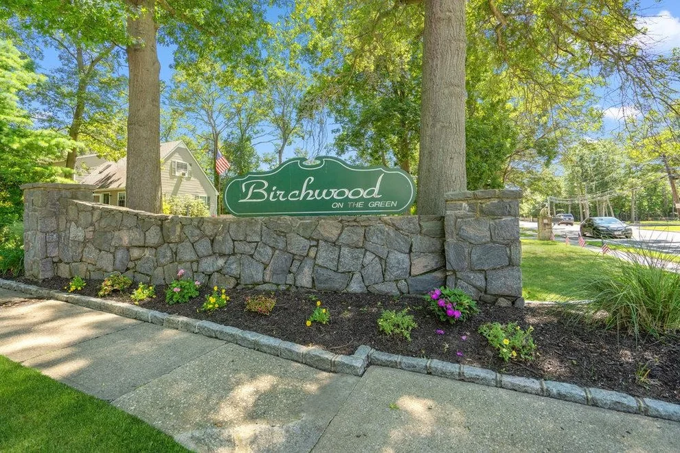 Unit for sale at 2302 Wilshire Lane, Islip, NY 11769