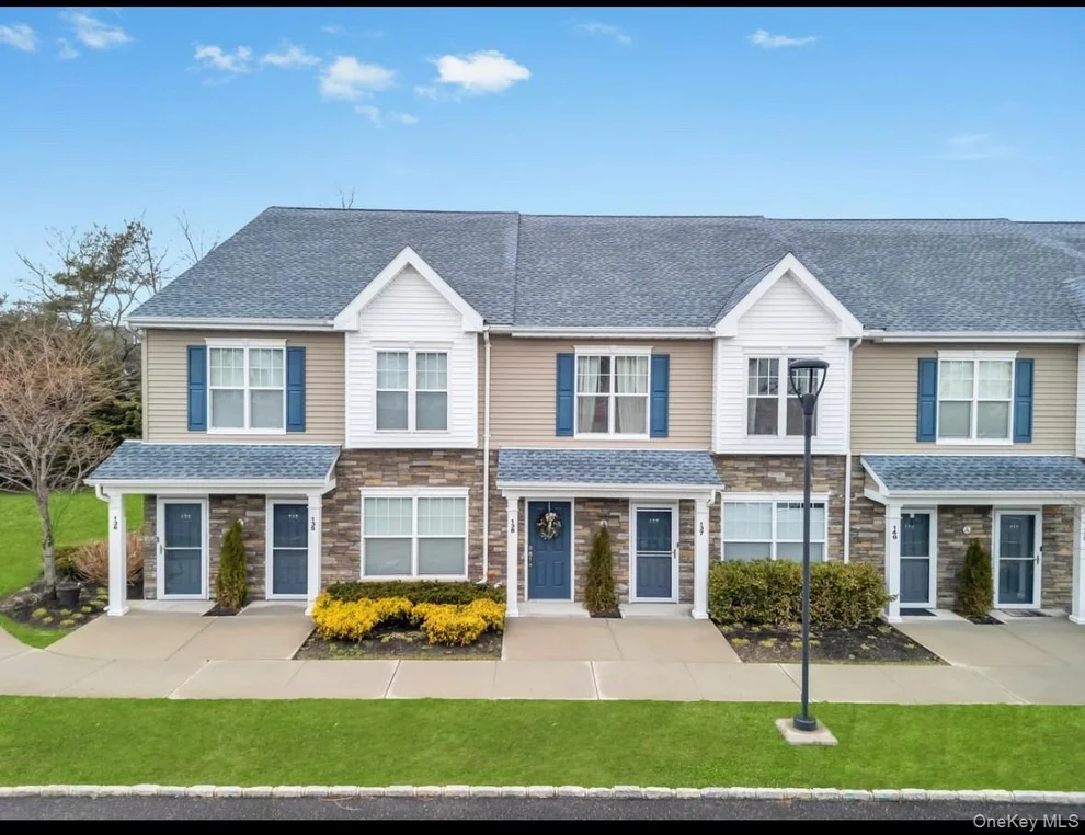 Unit for sale at 138 Weatherby Lane, Islip, NY 11722