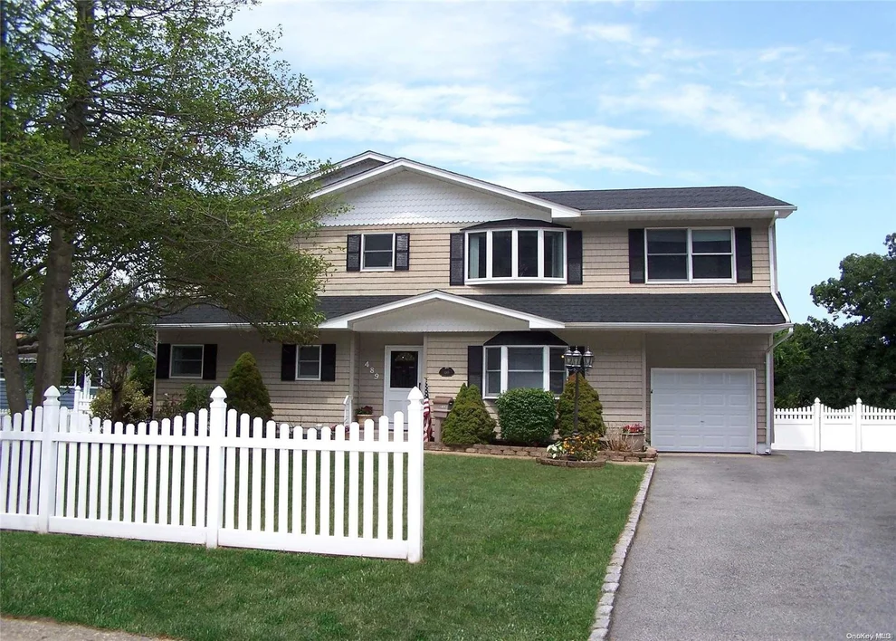 Unit for sale at 489 Montauk Highway, Islip, NY 11796