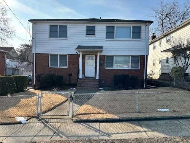 Unit for sale at 7 Linwood Road N, North Hempstead, NY 11050