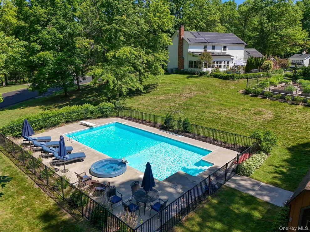 Unit for sale at 14 Wagner Drive, New Windsor, NY 12575