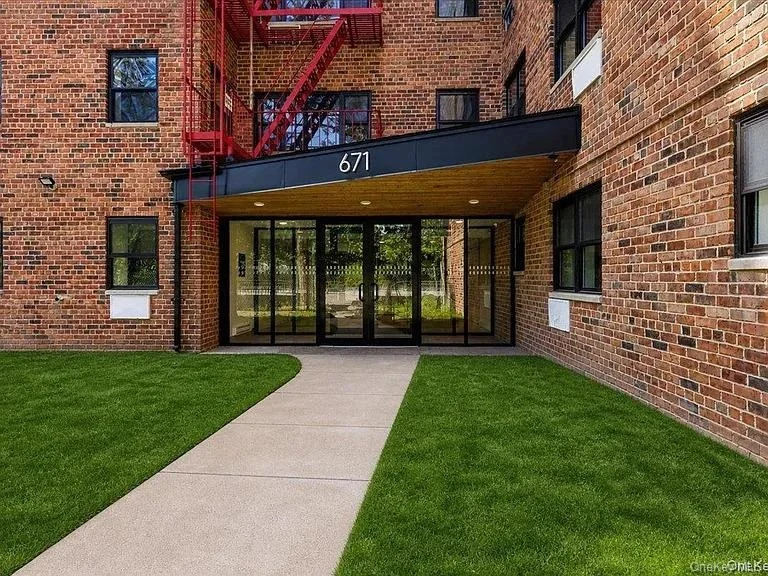 Unit for sale at 671 Bronx River Road, Yonkers, NY 10704