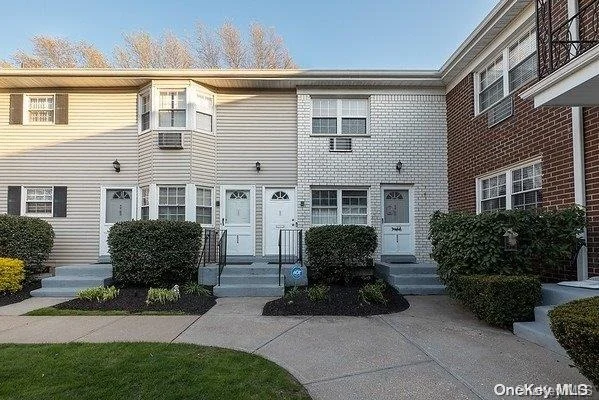 Unit for sale at 2413 Wilshire Lane, Islip, NY 11769