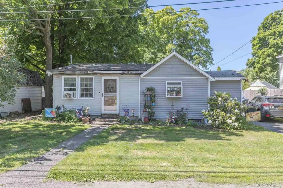Unit for sale at 43 Oak Street, Warwick (Town), NY 10925