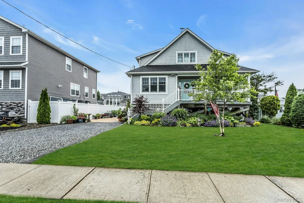 Unit for sale at 10 Garfield Place, Oyster Bay, NY 11758
