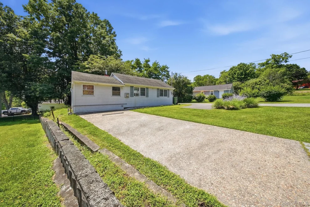Unit for sale at 114 Glenmere Avenue, Warwick (Town), NY 10921