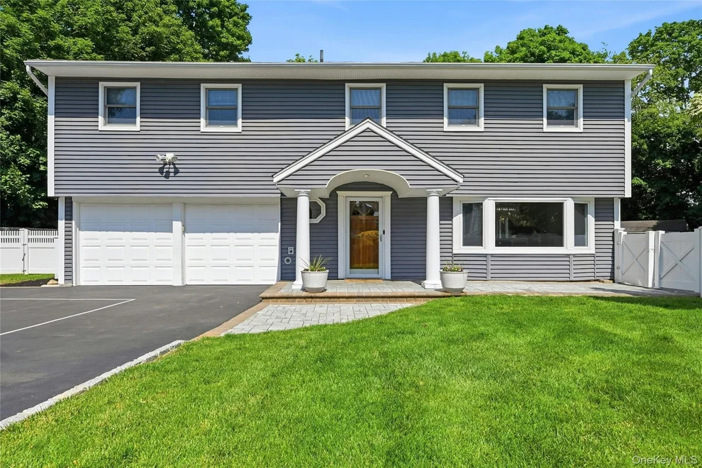 Unit for sale at 10 Mansfield Lane S, Huntington, NY 11731