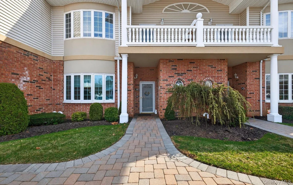 Unit for sale at 105 Francesca Way, Babylon, NY 11701