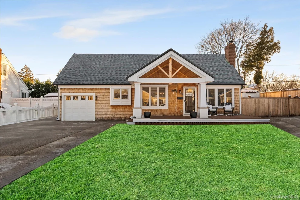 Unit for sale at 60 Pickwick Lane, Babylon, NY 11703