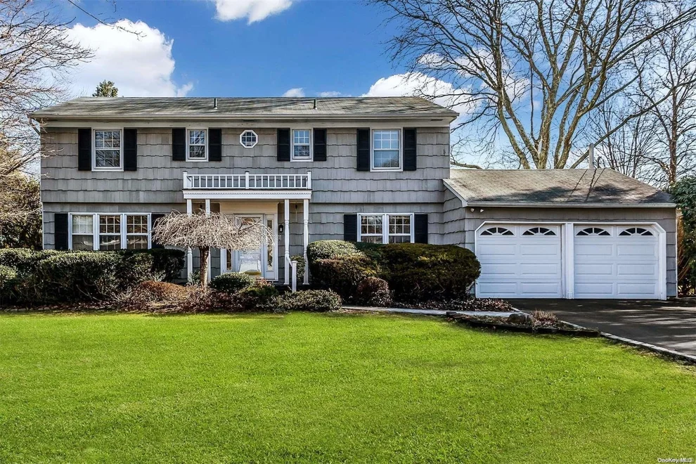 Unit for sale at 3 Rosemont Court, Huntington, NY 11740