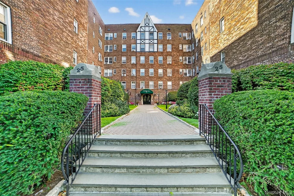 Unit for sale at 25 Parkview Avenue, Eastchester, NY 10708