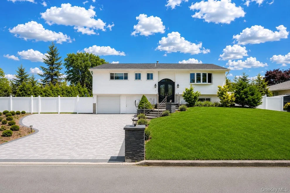 Unit for sale at 3 Katonah Place, Huntington, NY 11746