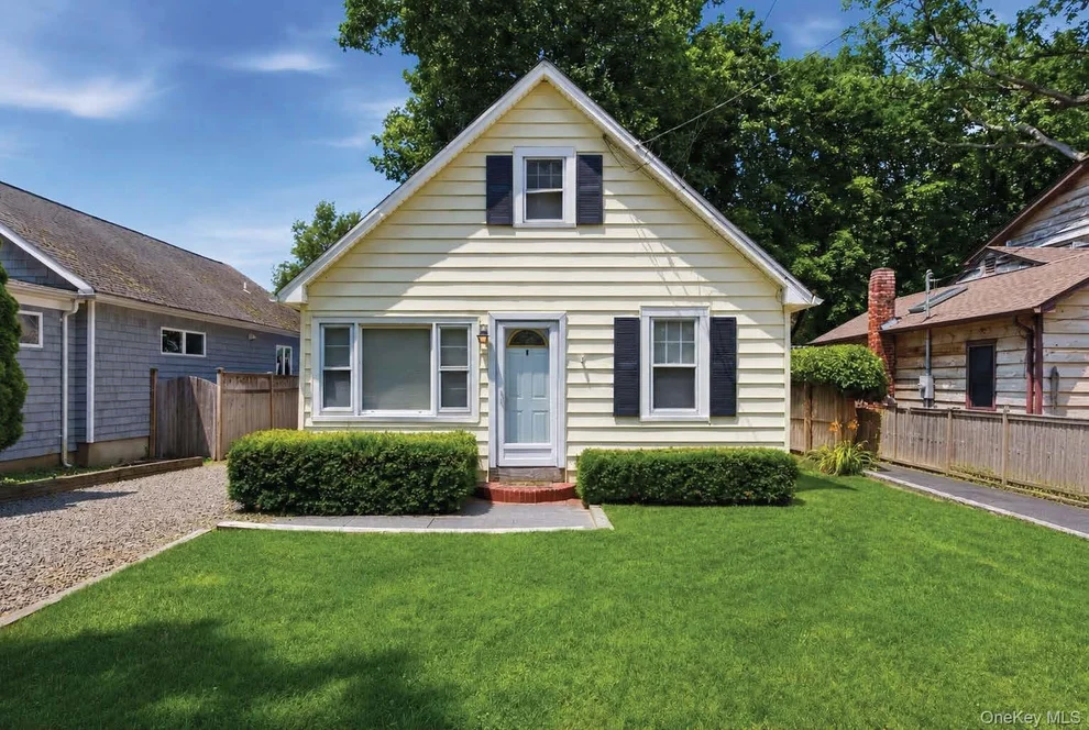 Unit for sale at 124 Johnson Street, Huntington, NY 11721