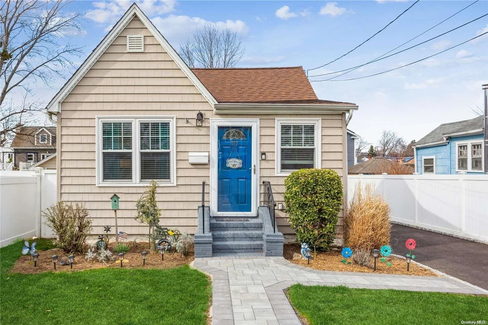 Unit for sale at 113 Terrace Avenue, Babylon, NY 11704