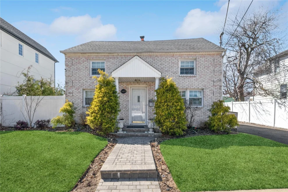 Unit for sale at 389 Franklin Avenue, Hempstead, NY 11557