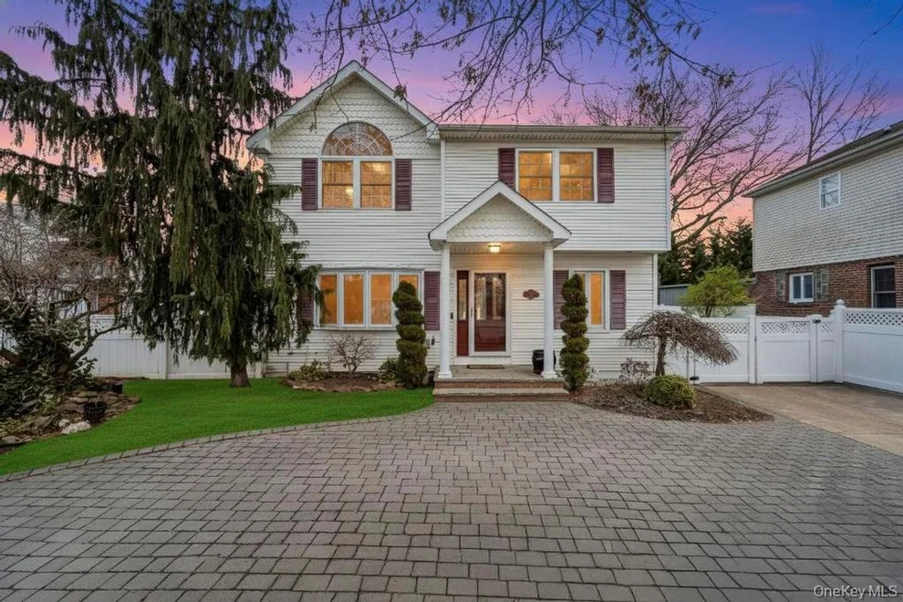 Unit for sale at 2585 Oceanside Road, Hempstead, NY 11572