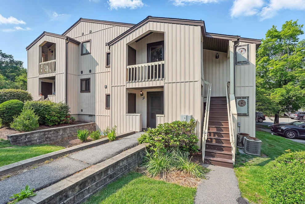Unit for sale at 34 Overlook Commons, Yorktown, NY 10598