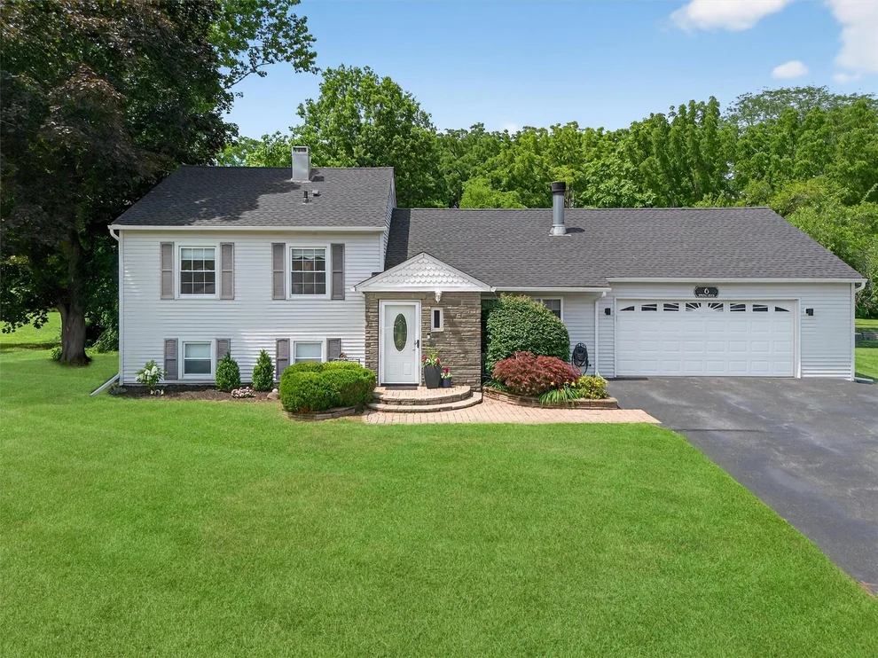 Unit for sale at 6 Spring Rock Road, New Windsor, NY 12553