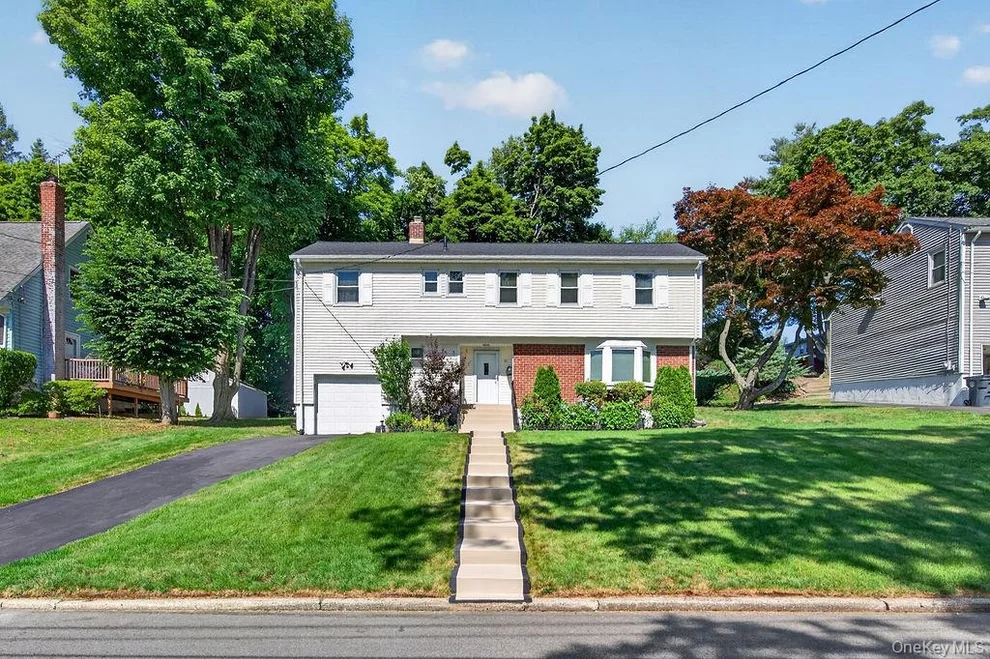 Unit for sale at 11 Oakridge Road, Greenburgh, NY 10607
