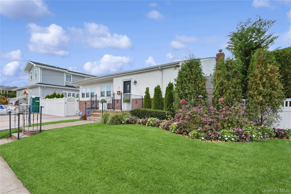 Unit for sale at 2 Leamington St, Hempstead, NY 11561
