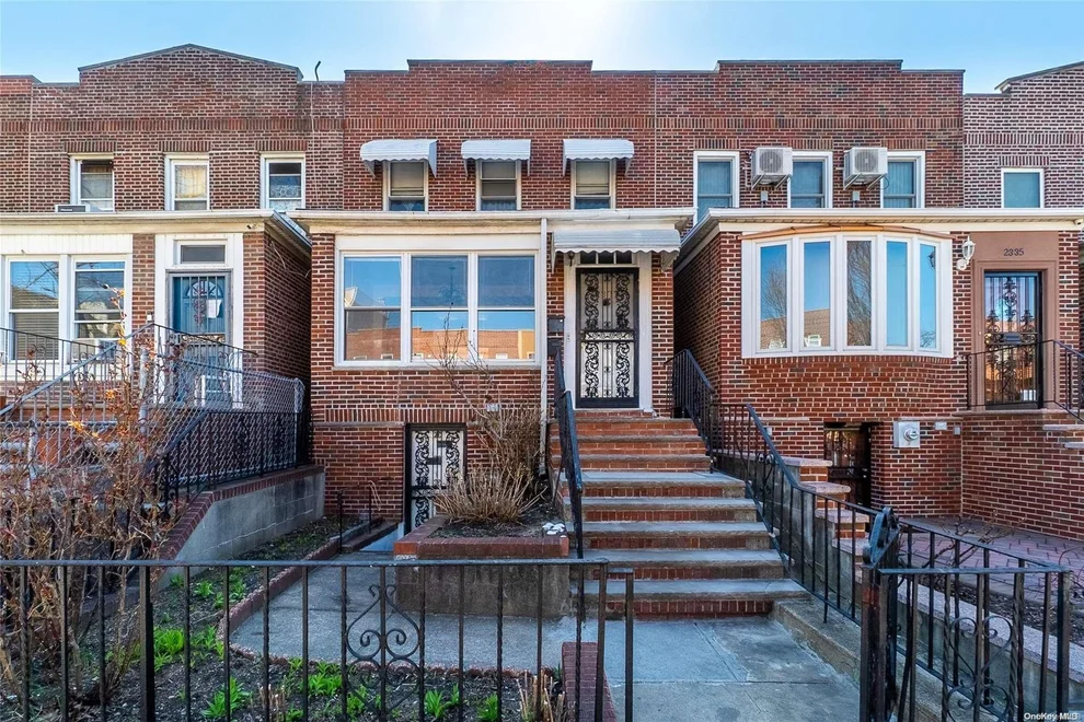 Unit for sale at 23-33 36th Street, New York, NY 11105