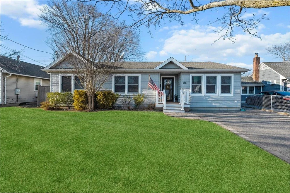 Unit for sale at 55 Tappan Avenue, Babylon, NY 11702