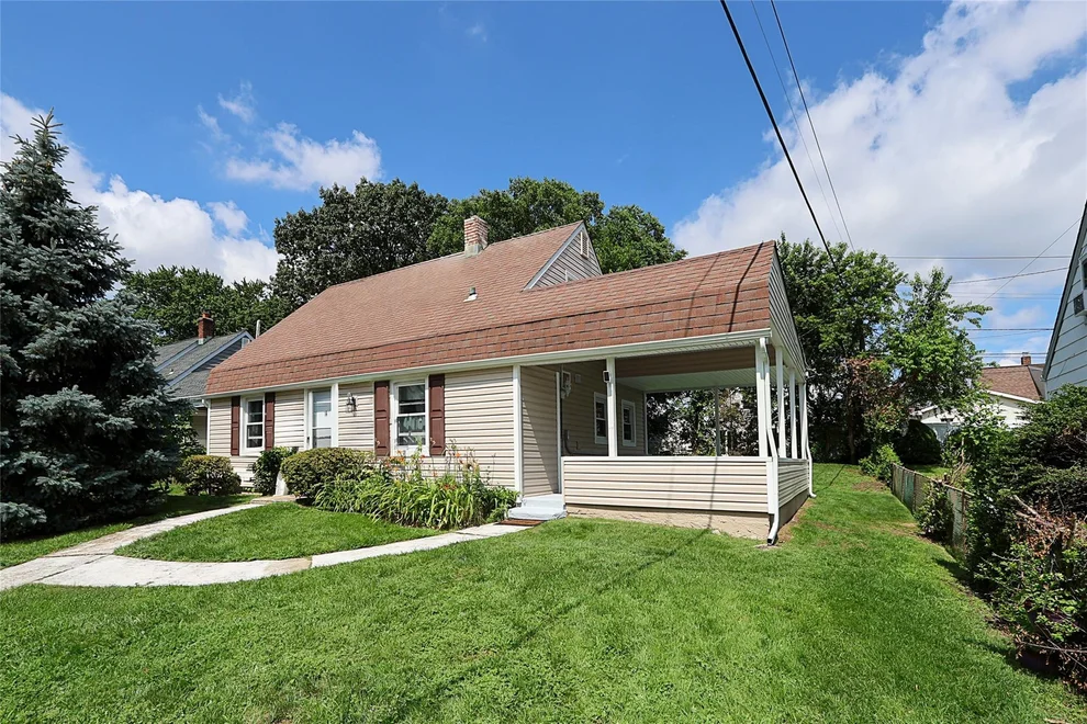 Unit for sale at 16 Primrose Lane, Hempstead, NY 11756