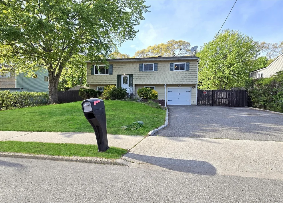 Unit for sale at 529 Hawkins Road, Brookhaven, NY 11784