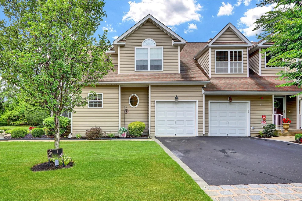 Unit for sale at 7 Halley Lane, Brookhaven, NY 11764