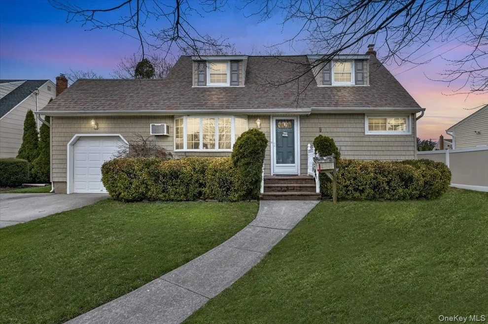 Unit for sale at 20 Willow Drive, Oyster Bay, NY 11762