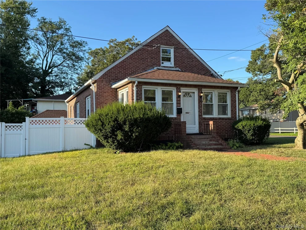 Unit for sale at 111 Central Avenue, Babylon, NY 11729