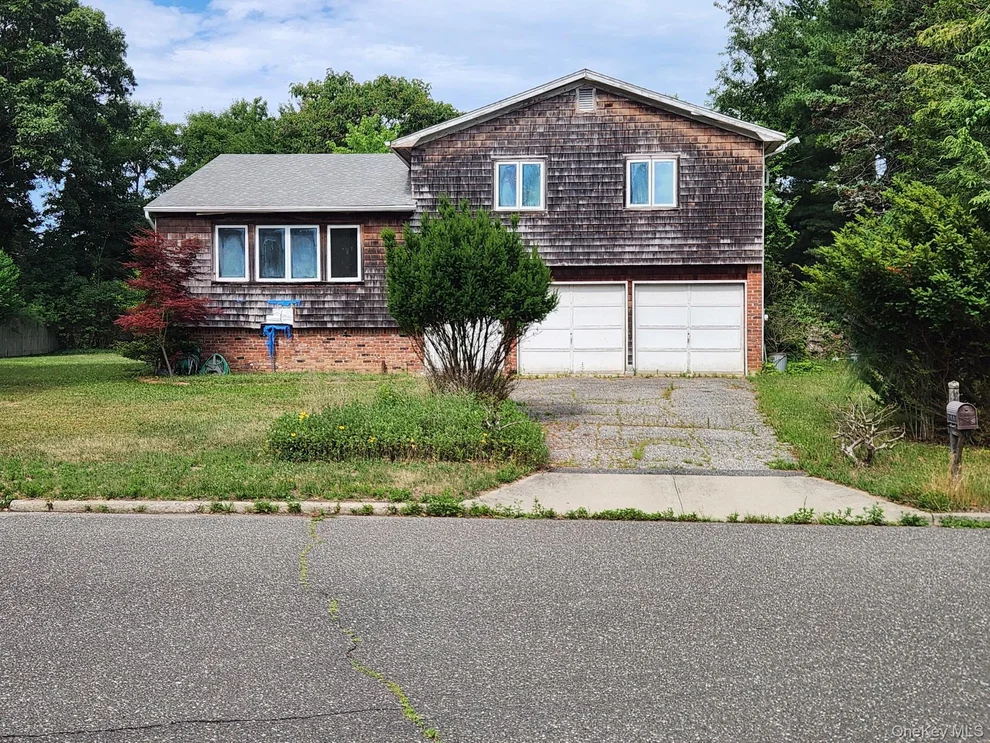 Unit for sale at 10 Starling Court, Brookhaven, NY 11727