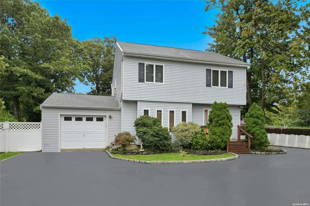 Unit for sale at 115 Lake Avenue S, Smithtown, NY 11767