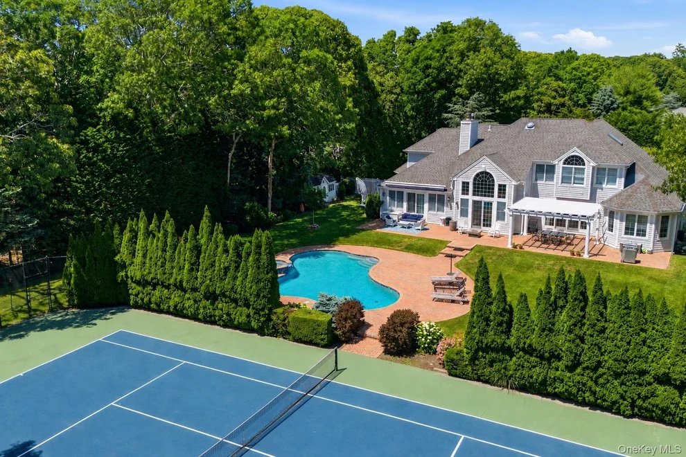 Unit for sale at 19 Cedarfield Lane, Southampton, NY 11977