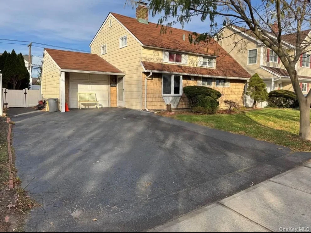 Unit for sale at 23 Tiptop Lane, Oyster Bay, NY 11801