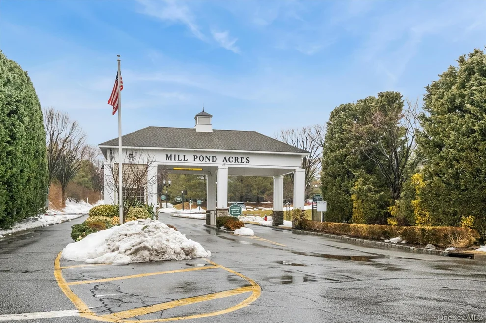 Unit for sale at 92 Pond View, North Hempstead, NY 11050