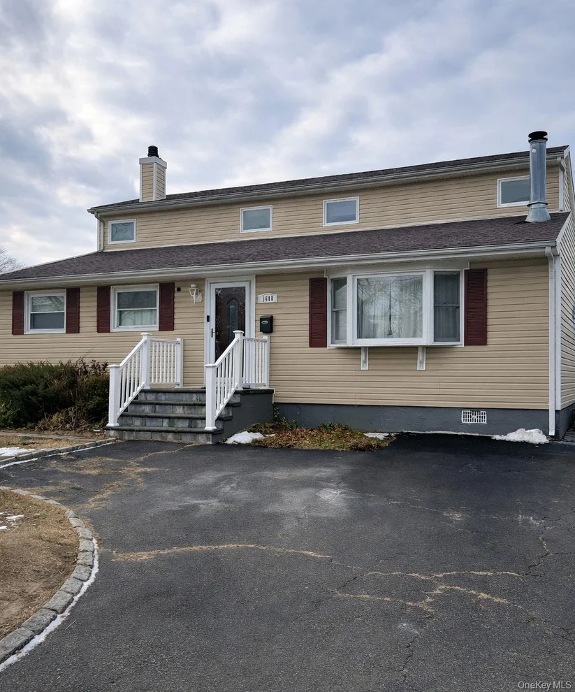 Unit for sale at 1680 manatuck Boulevard, Islip, NY 11706