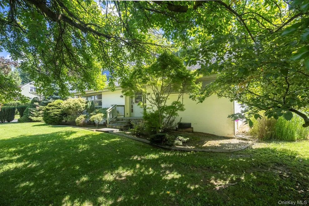 Unit for sale at 12 Ciferri Drive, Washington, NY 12545
