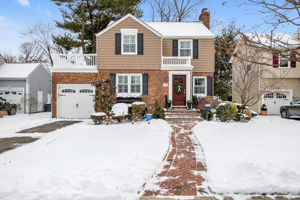 Unit for sale at 88 Hart Street, Hempstead, NY 11563