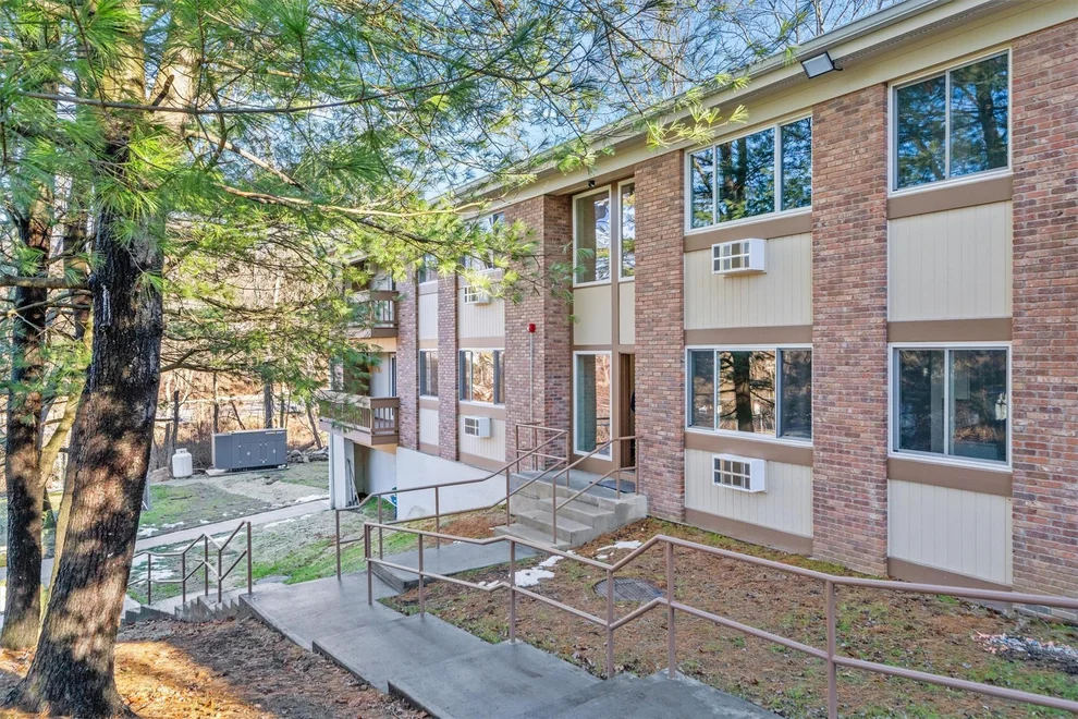 Unit for sale at 3 Woods End Circle, Peekskill, NY 10566
