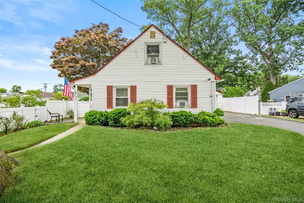 Unit for sale at 633 Robin Court, Hempstead, NY 11552
